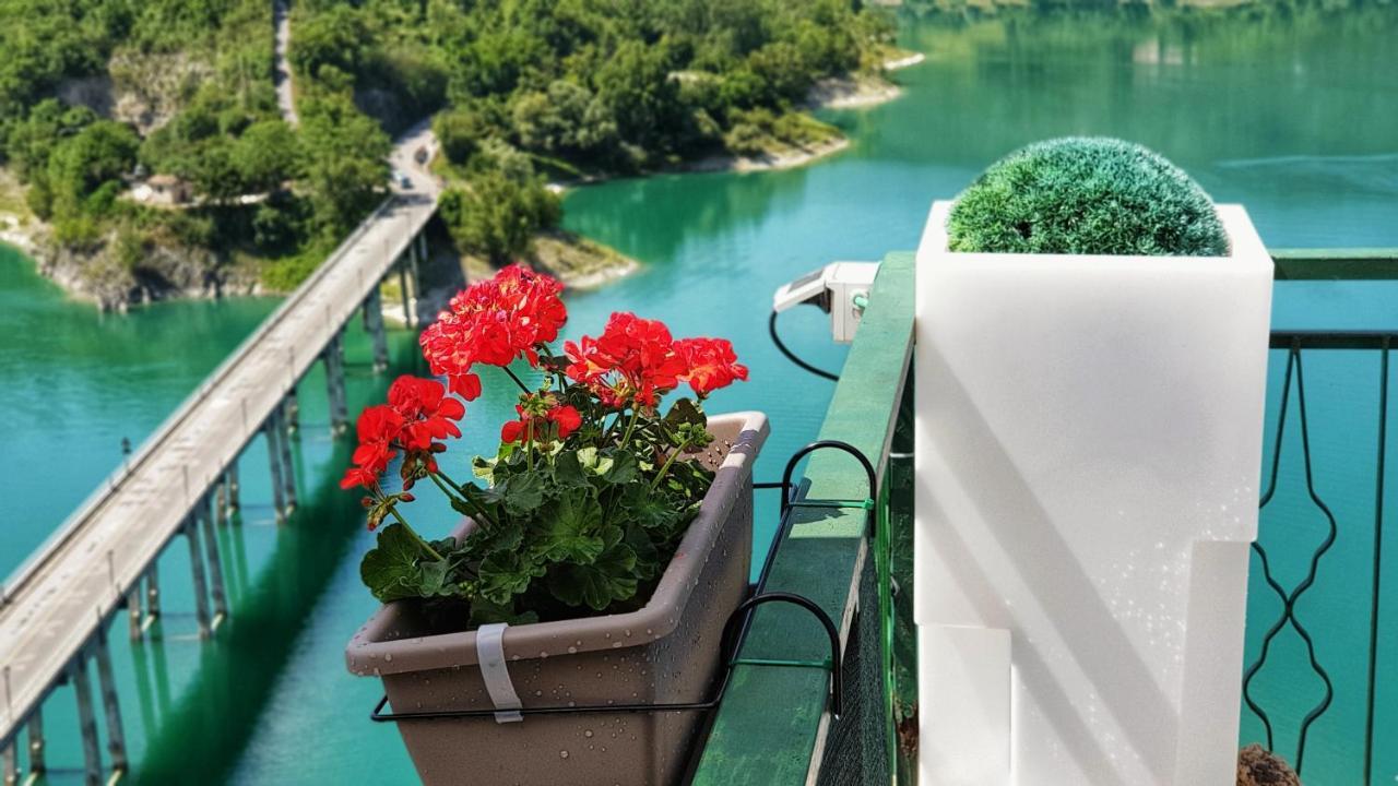 La Terrazza Sul Lago Turano Castel di Tora Exteriér fotografie