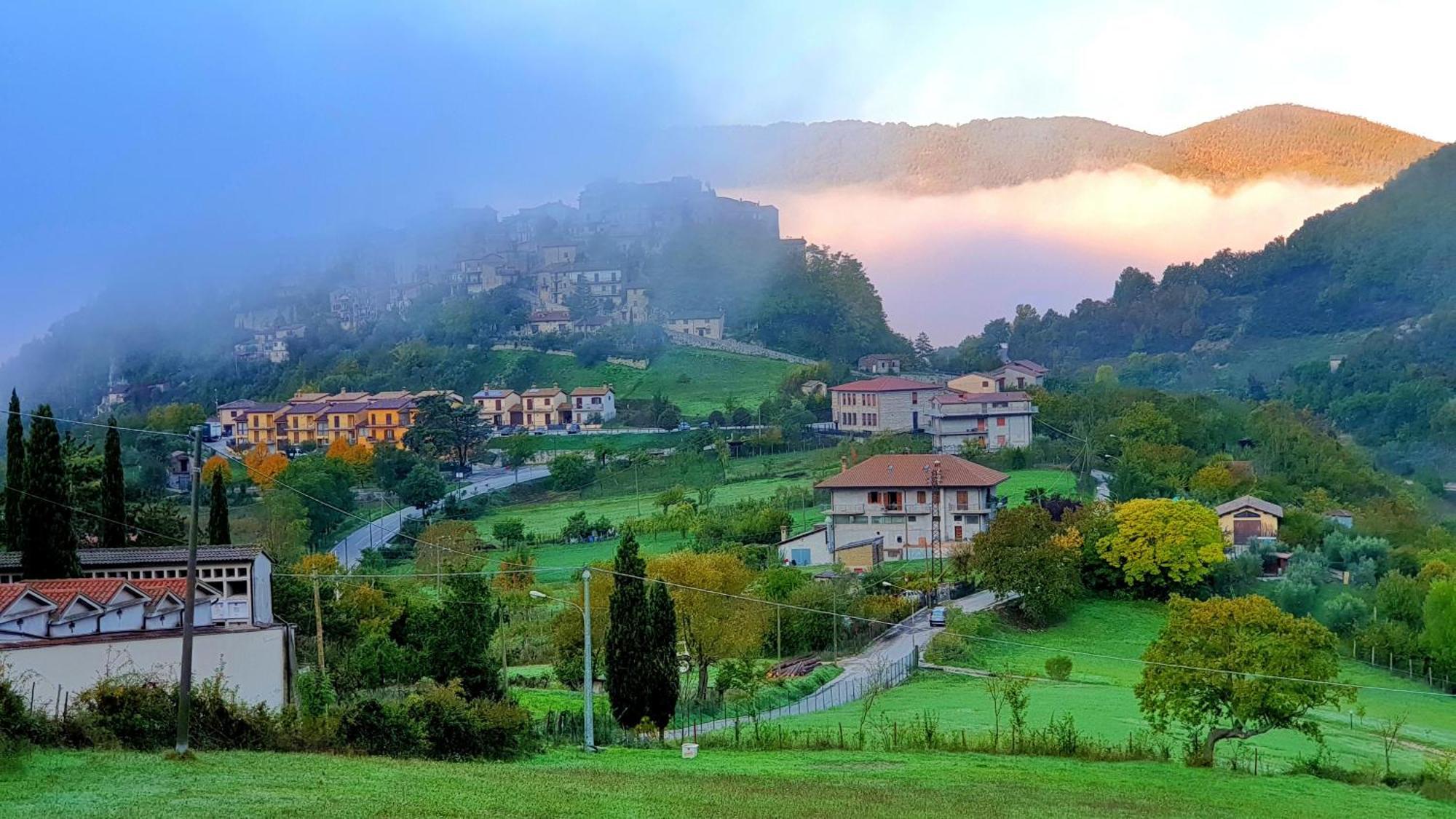 La Terrazza Sul Lago Turano Castel di Tora Exteriér fotografie