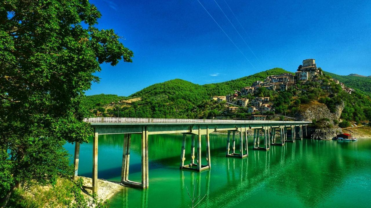 La Terrazza Sul Lago Turano Castel di Tora Exteriér fotografie