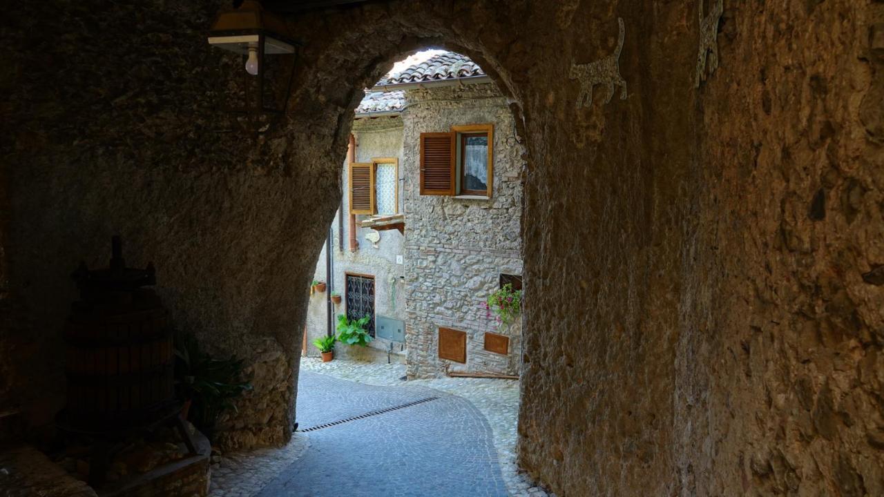 La Terrazza Sul Lago Turano Castel di Tora Exteriér fotografie
