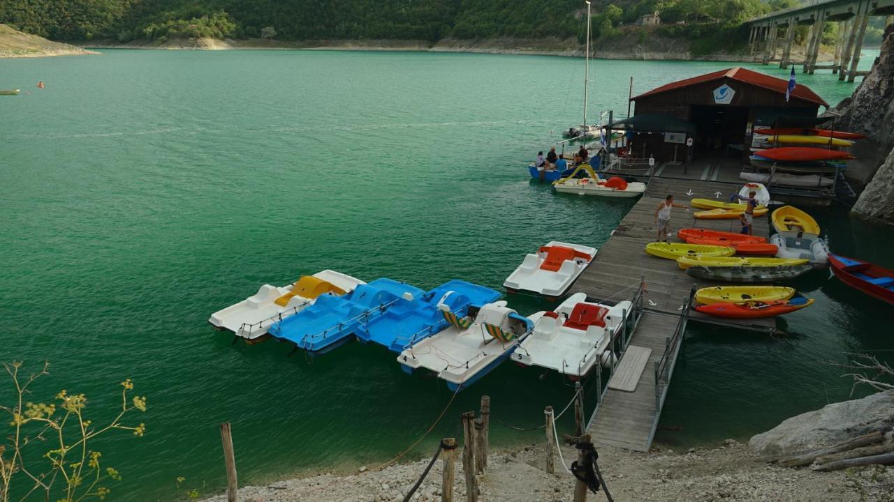 La Terrazza Sul Lago Turano Castel di Tora Exteriér fotografie