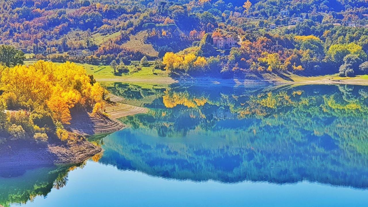La Terrazza Sul Lago Turano Castel di Tora Exteriér fotografie