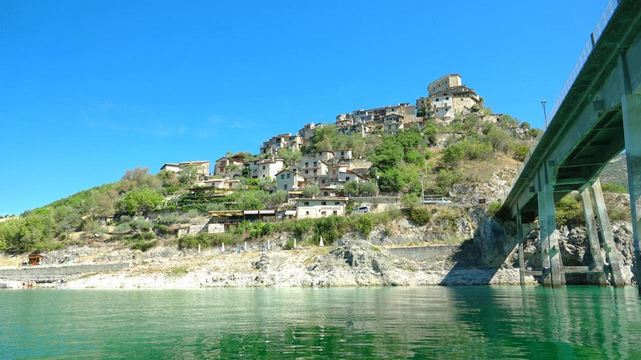 La Terrazza Sul Lago Turano Castel di Tora Exteriér fotografie