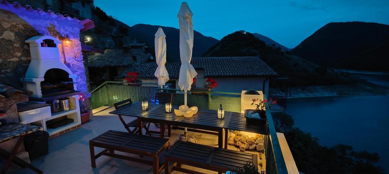 La Terrazza Sul Lago Turano Castel di Tora Exteriér fotografie