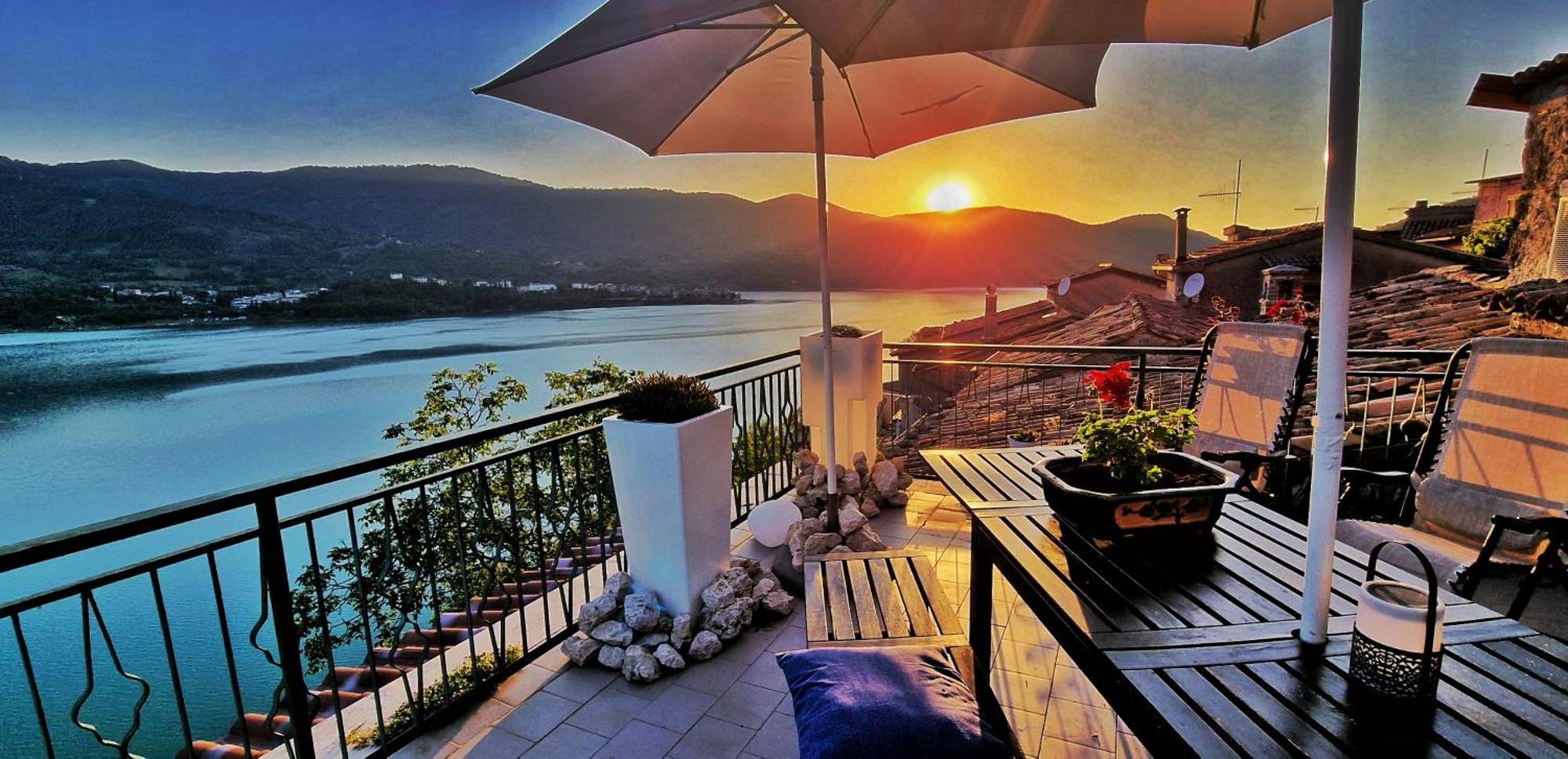 La Terrazza Sul Lago Turano Castel di Tora Exteriér fotografie