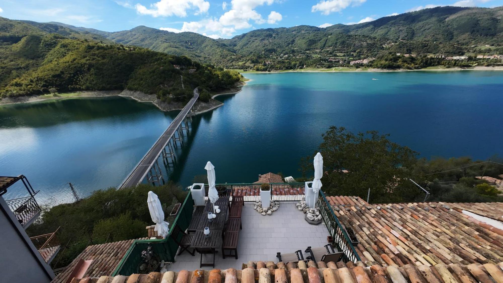 La Terrazza Sul Lago Turano Castel di Tora Exteriér fotografie